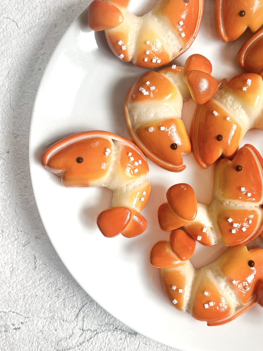 ツヤツヤ海老塩パン🦐