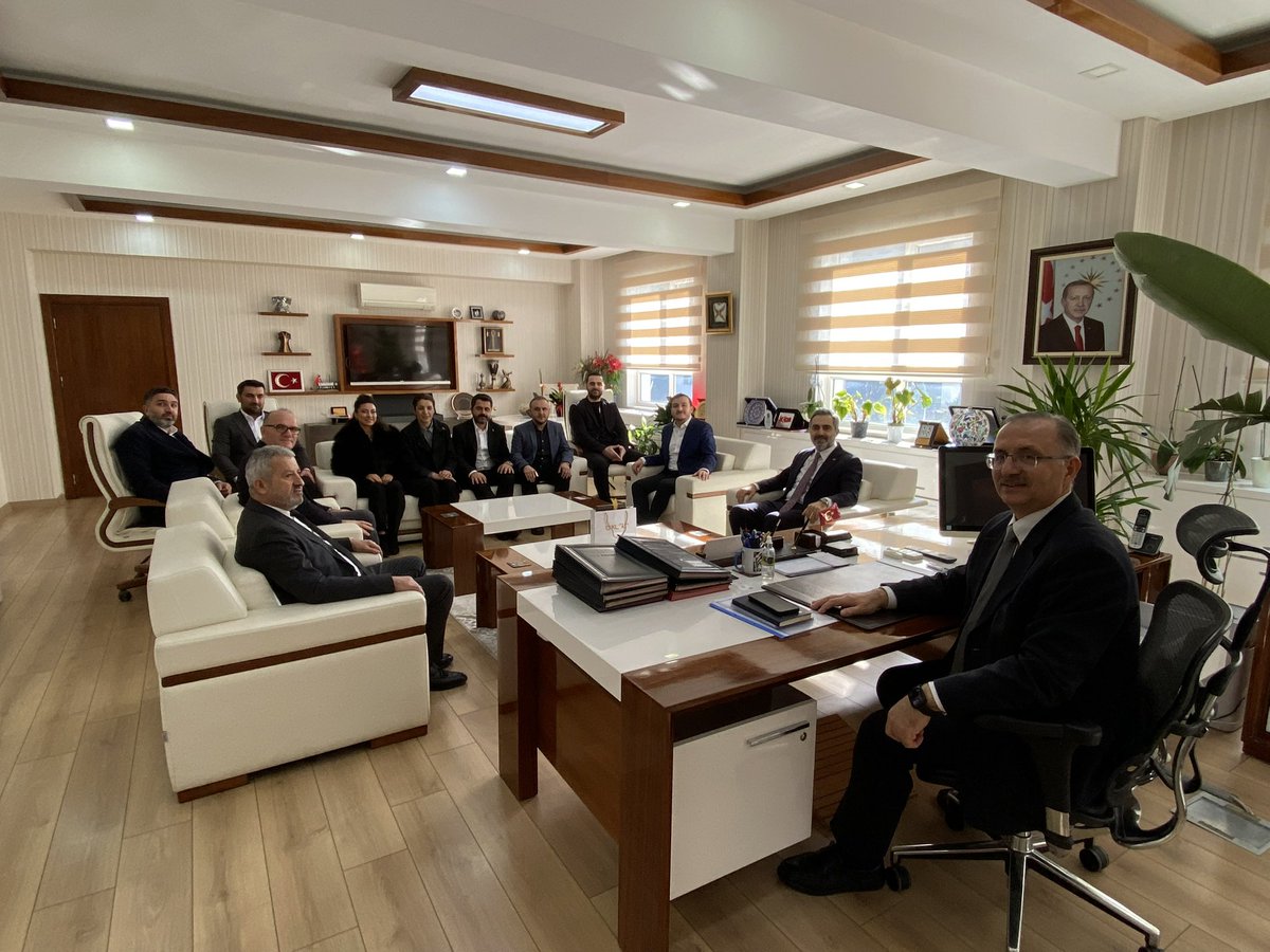Ataşehir Kaymakamımız Sn. <a href="/BekirDinkirci/">Bekir DINKIRCI</a> beyi İlçe Başkan Yardımcılarımız ile birlikte ziyaret ettik.

Nazik misafirperverliklerinden ötürü değerli kaymakamımıza çok teşekkür eder, çalışmalarında üstün muvaffakiyetler dilerim.

<a href="/atasehirakparti/">AK Parti Ataşehir</a> 
<a href="/osmannnurika/">Osman Nuri Kabaktepe</a> 
<a href="/abdullahozdemir/">Abdullah Özdemir</a>