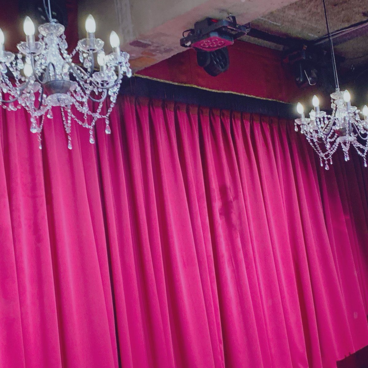 camacran's tweet photo. 昨日は月代彩佳ちゃん下薗あいりちゃん髙橋みなみちゃん出演の #MIXUPtheater へ✨扉を開けたら華やかな空間が広がっていて、ショータイムは本当にあっという間でした!主宰の彩佳ちゃんは本当に楽しそうに踊っていて、3人とも生き生きと輝いてました💕 https://t.co/Fwvxk4X0TG