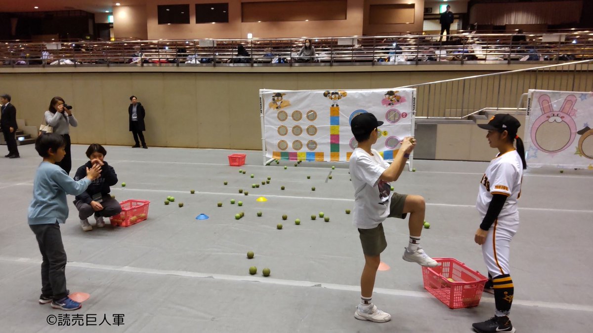 ALVARK_TOKYO's tweet photo. 2/1(土),2(日) #琉球ゴールデンキングス 戦のキッズエリアにスポーツチームの協力のもと、競技体験コーナーが登場‼️
様々なスポーツ体験をぜひお楽しみください✨

🗓️2/1(土)
　#読売ジャイアンツ ストラックアウト体験⚾
　社会人ラクロス男子トップチームFALCONS ラクロス体験
🗓️2/2(日)
　#ブラックラムズ東京 パス体験🏉
　社会人ラクロス女子トップチームNeO ラクロス体験

※ハーフタイム終了まで