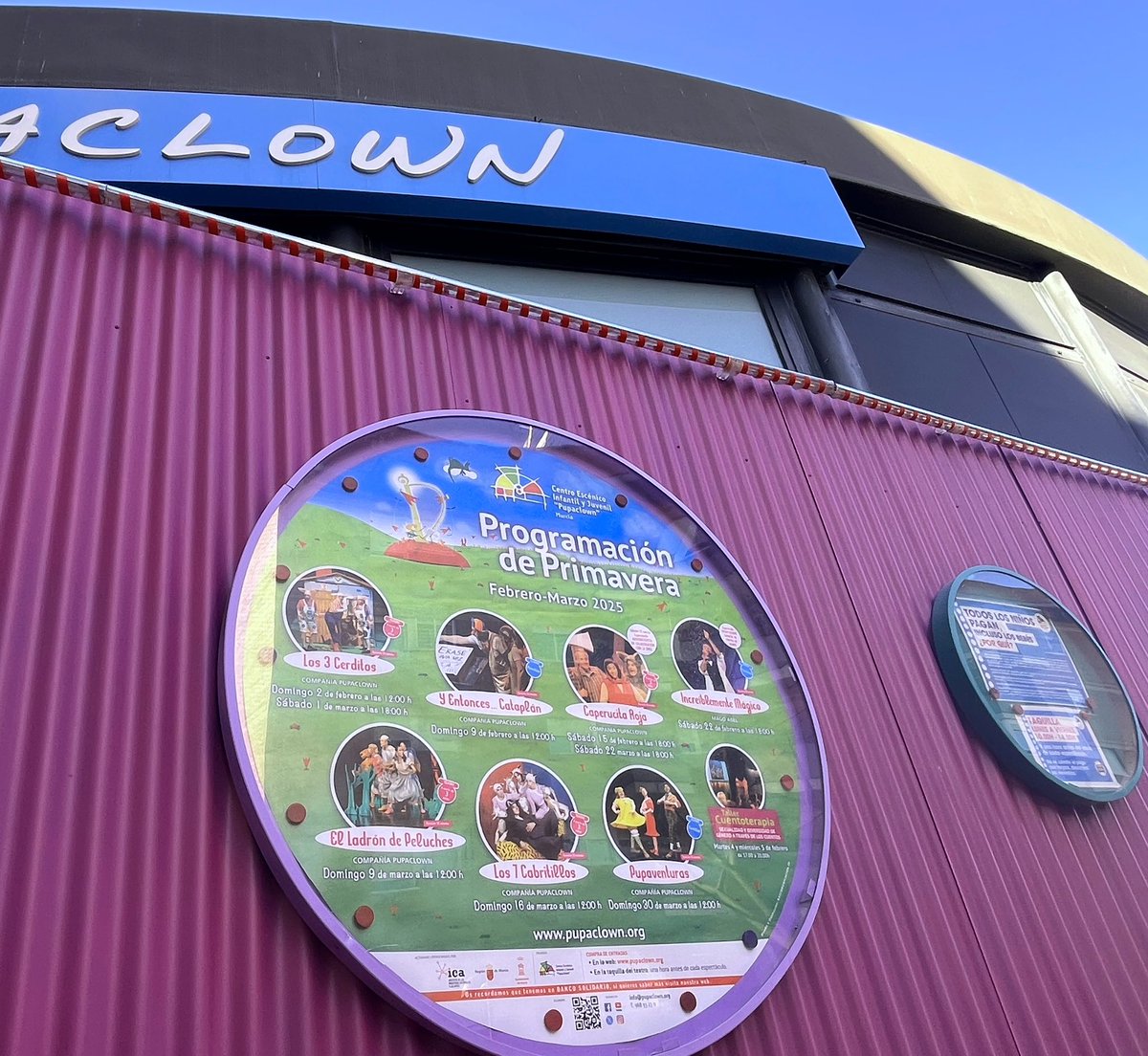 ‼Que bonita ha quedado la puerta con el nuevo cartel de la programación… ‼

Este domingo🐽🐽🐽Cerdi, Pipí y Popó volverán con sus travesuras para despistar al bobalicón Lobo

📅 domingo 2 de febrero a las 12.00. 

🎟pupaclown.org/pupaclown/inde…