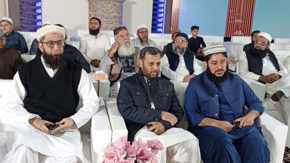 KamalMQM's tweet photo. رکن قومی اسمبلی و سینئر رہنما ایم کیو ایم پاکستان سید مصطفیٰ کمال نے رکن سندھ اسمبلی فہیم پٹنی کے ہمراہ جامعہ الصفہ کے مہتمم و اسلامی نظریاتی کونسل کے رکن مفتی محمّد زبیر کی دعوت پر جامعہ الصفہ کی سالانہ تقریب ختم بخاری اور ختم قرآن میں شرکت کی، تقریب کے شرکاء سے خطاب کیا اور جامعہ کے طالب علموں میں تحائف تقسیم کرتے ہوئے مبارکباد پیش کی، جامعہ کی طرف رکن قومی اسمبلی سید مصطفیٰ کمال کو تحفہ پیش کیا گیا۔

#MustafaKamal #MustafaKamal #FaheemPatni #NA242 #PS113 #Karachi #BaldiaTown #MQMPakistan