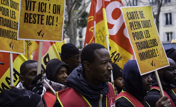 ArretaKalitatea's tweet photo. Francia endurece las condiciones de #regularización de #inmigrantes irregulares, que ya, anteriormente, se aplicaba con carácter  excepcional. La nueva circular da prioridad a quienes traban en sectores con falta de mano de obra.
🇫🇷 https://t.co/lzwUkSHjOe https://t.co/NTXEeMlqOG