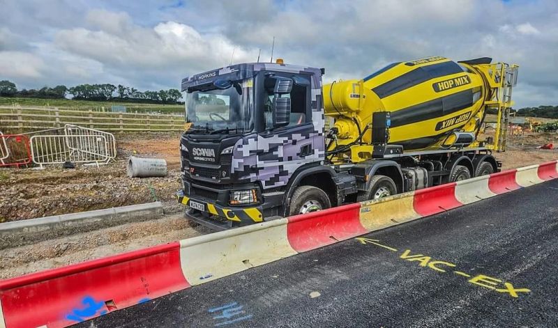 ScaniaUK's tweet photo. Our Account Manager, Peter, recently handed over an impressive lineup: eight brand-new Scania 420 P XT 8x4 chassis, complete with mixers to @Liebherr.

#Scania420P #ScaniaPSeries #ScaniaXT https://t.co/Ty93EQQwZg
