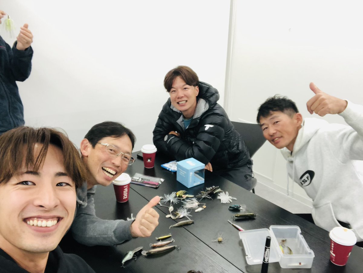 usa_bass's tweet image. 本日は釣り人社、Basser編集部へ！
大津さん、巧さん、オリキンさんと対談でした😆✨

盛り上がり過ぎた対談のお題は〜…
次号Basserをお楽しみに‼️

なんとなんと次号はBasser、400号ですよっ㊗️✨

#Basser #バサー #釣り人社 #バサー400号
#大津清彰 #伊藤巧 #折金一樹 #オリキン #DAIWA #KEITECH