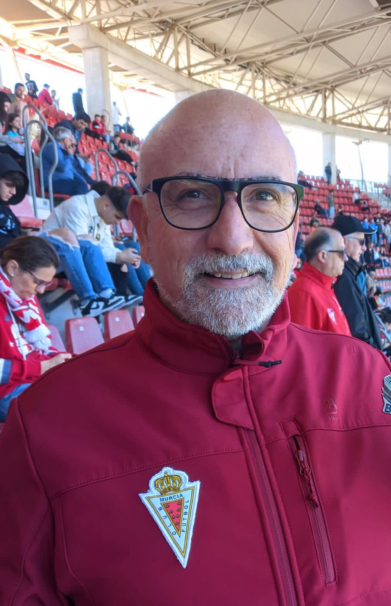 feperealmurcia's tweet photo. |PÉSAME| ⚫️ 

Desde Fepemur trasladamos nuestro más sentido pésame a nuestros compañeros de la peña @latidograna así como a familiares y amigos por la triste pérdida de ANTONIO CALATAYUD, vicepresidente de la peña y parte de la gran familia murcianista.

Ahora anima desde arriba. D.E.P.