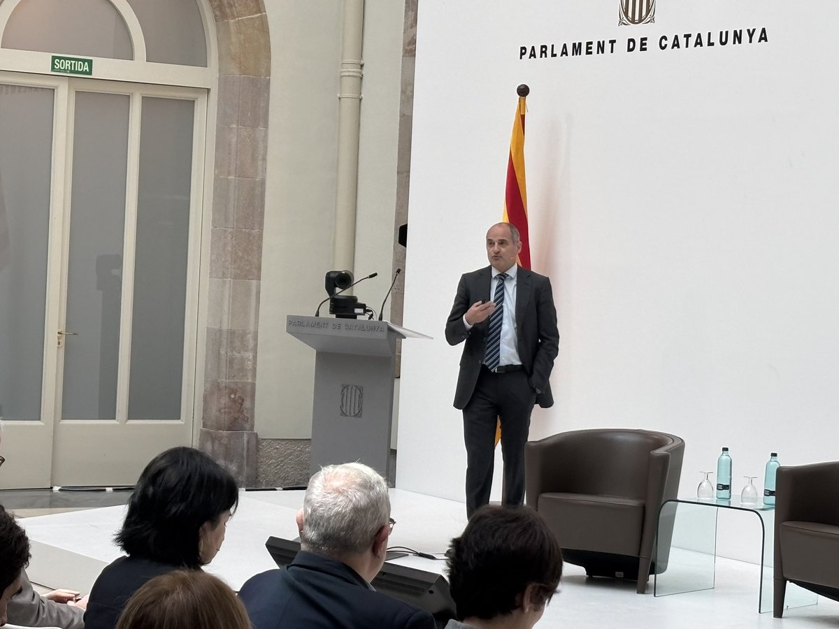 <a href="/parlamentcat/">Parlament de Catalunya</a> <a href="/gloriafreixav/">Glòria Freixa Vilardell 🎗</a> <a href="/txellborras/">Meritxell Borràs</a> <a href="/mantelero/">Alessandro Mantelero</a> El cap de l’Assessoria Jurídica de l’#apdcat Xavier Urios comença la seva intervenció parlant dels nous rols i obligacions en el Reglament #RIA