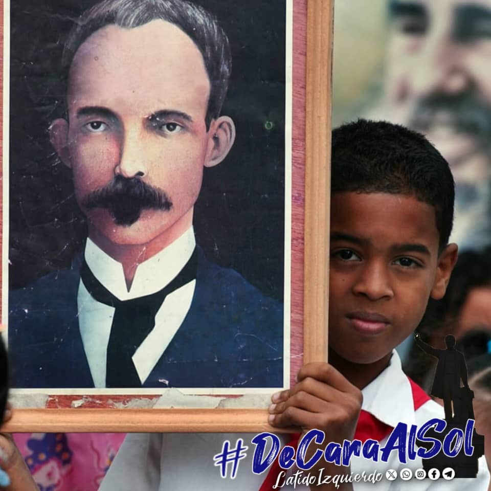 Latido_Izquierd's tweet photo. Martí vive en cada cubano 🇨🇺 digno que ame su Patria y en cada acto de entrega y sacrificio de quienes andan por el mundo salvando vidas bajo el principio de que Patria es Humanidad.

✍️ "El deber de un hombre está allí donde es más útil".

👉 #DeCaraAlSol https://t.co/vcEs0jH9J7