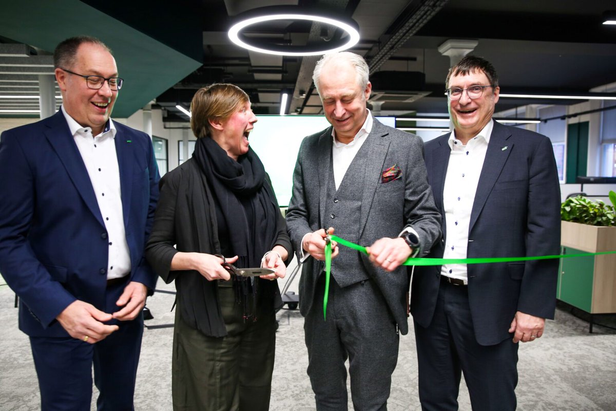 The innovative business behind contactless ticketing technology on Nottingham’s trams and buses as well as vehicle location technology has marked 15 years in the UK with a major office refurbishment, increasing the size of its Midlands base.

bit.ly/3WA479b