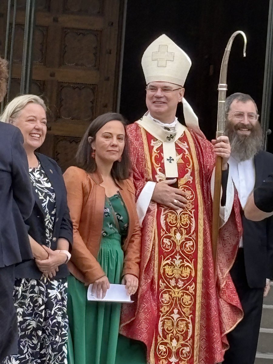 CLAN_AU's tweet photo. Vic Minister #LizzieBlandthorn &her Shoes @BishopComensoli black shoes
Warren jazziest redshoes #RedMass
Frank 87 always fighting for justice&respectful #Redress
@JacintaAllanMP @BenCarrollMP @JaclynSymes @SonyaKilkenny @ColinBrooksMP https://t.co/JMqs2epxzc