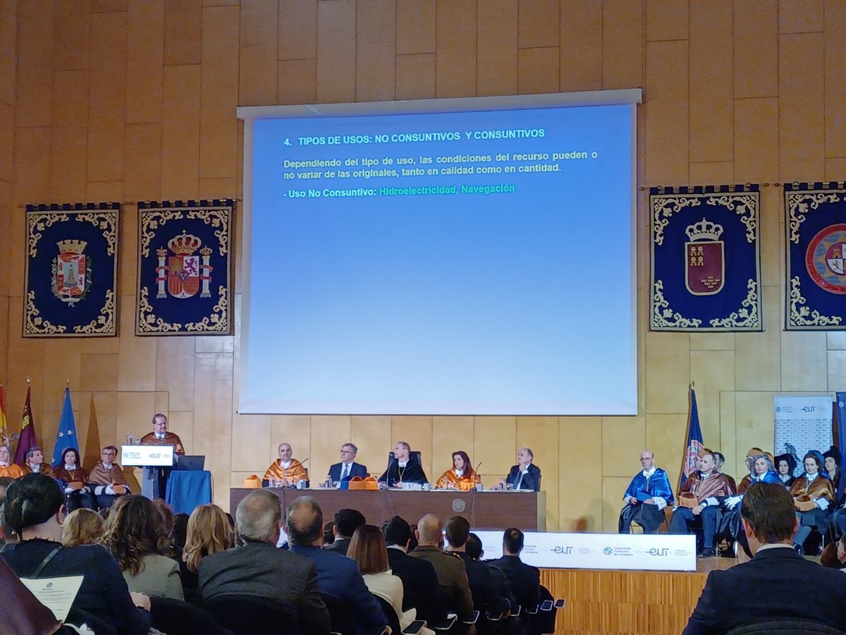 UPCToficial's tweet image. Nuestro catedrático de #IngenieríaHidráulica  reivindica en la #Lectio de #SantoTomas2025 el papel medicinal preventivo de las obras de abastecimiento y saneamiento.