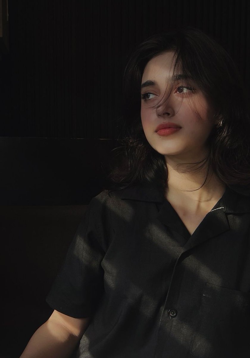 دوسرا کوئی ہنر ہے ہی نہیں پاس میرے
میں محبت سے محبت کما سکتی ہوں
🖤🖤