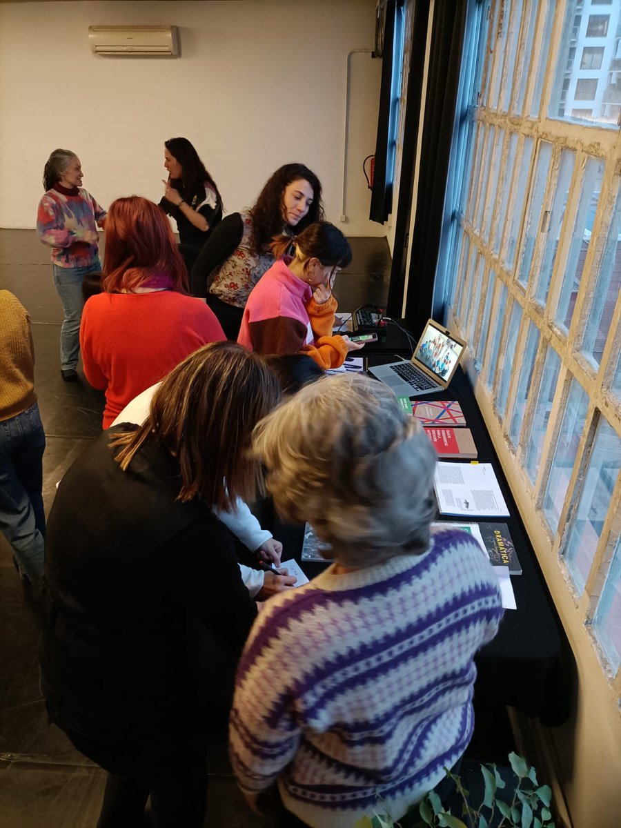 consorciedubcn's tweet photo. 🎨Seguim amb el Seminari "Les Arts com a resposta"! A la Nau Ivanow hem connectat les docents de primària i secundària amb aquesta fabrica de creació artística i la seva aliança amb l'Escola Estel.✨També s'han explorat objectius i activitats aplicades als seus centres educatius. https://t.co/BtjW8wuuhN