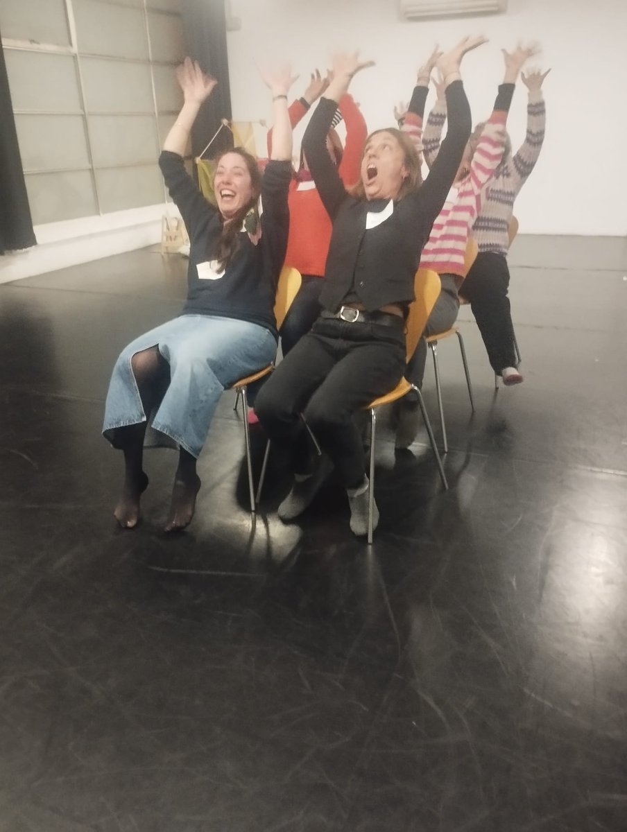 🎨Seguim amb el Seminari "Les Arts com a resposta"! A la Nau Ivanow hem connectat les docents de primària i secundària amb aquesta fabrica de creació artística i la seva aliança amb l'Escola Estel.✨També s'han explorat objectius i activitats aplicades als seus centres educatius.