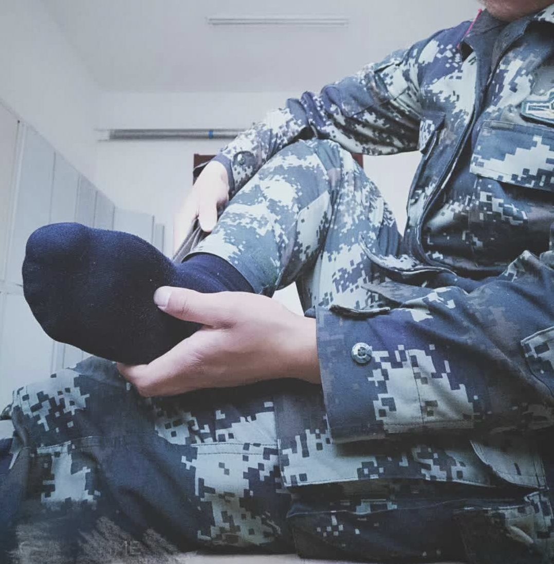 现役军主收奴 愿意当我的军犬的加我微信     xianyijun1995  畜生们看到帮忙转发  随机送抽军袜原味