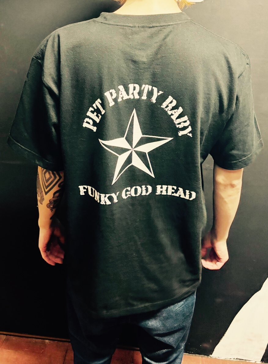 pet_partybaby's tweet photo. PET ライブ衣装のデザインがTシャツに‼️
PET COSTUME COMBAT T-shirt
2月よりライブ会場物販にて販売予定です。
#PET #YOGO
#DANCEDANCEDANCE #partypunk
#funkygodhead #Bollocks #ボロックス
#SniffinGlueRecords https://t.co/1roODAtkT3