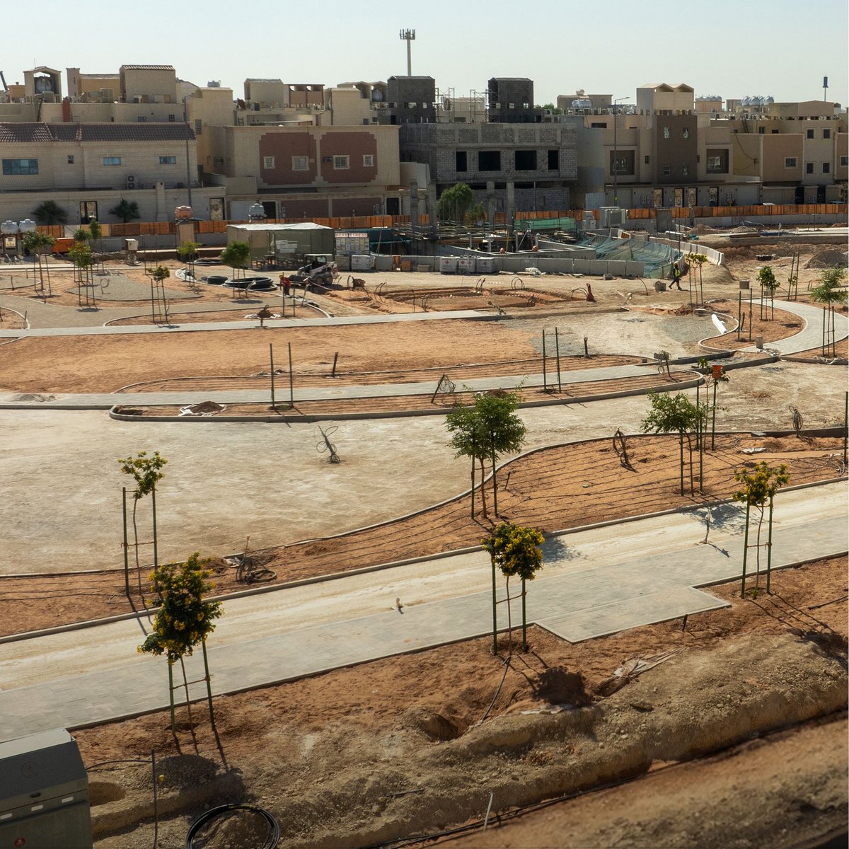 GreenRiyadh_SA's tweet photo. قريباً #حي_العزيزية بحلته الجديدة 
نواصل أعمال التشجير وتنفيذ الحدائق في الحي 🌳🌳🌳

#رؤية_السعودية_2030
#الرياض_الخضراء https://t.co/yn2hhFqu2K