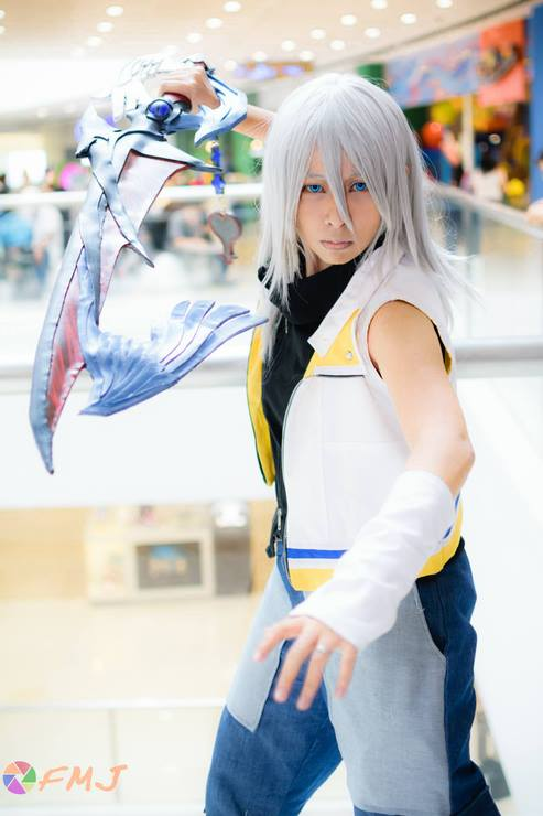 Saberrei7's tweet photo. Old photo of my Riku KH2 cosplay XD around year 2016 I guess?
Photo © FMJ
#cosplay #cosplayer #riku #KingdomHearts #rikukingdomhearts #SquareEnix #kingdomhearts #rikucosplay #khcos #SquareEnixArt https://t.co/pVUmluiSr4