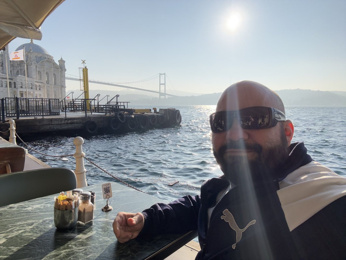 My Turkish Breakfast while sitting one edge of the Bosporus

Someone shoot me

What a way this was to start the morning 

<a href="/TeTheGamer/">Te’ 𓃵</a> next Catstanbul, we HAVE to do this together