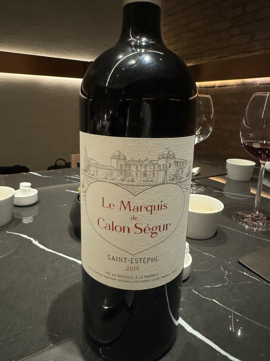 Herrykokow's tweet photo. 愛情釀的酒
據說是約會神器 買起來🍾 https://t.co/Cc5ov0dIcn