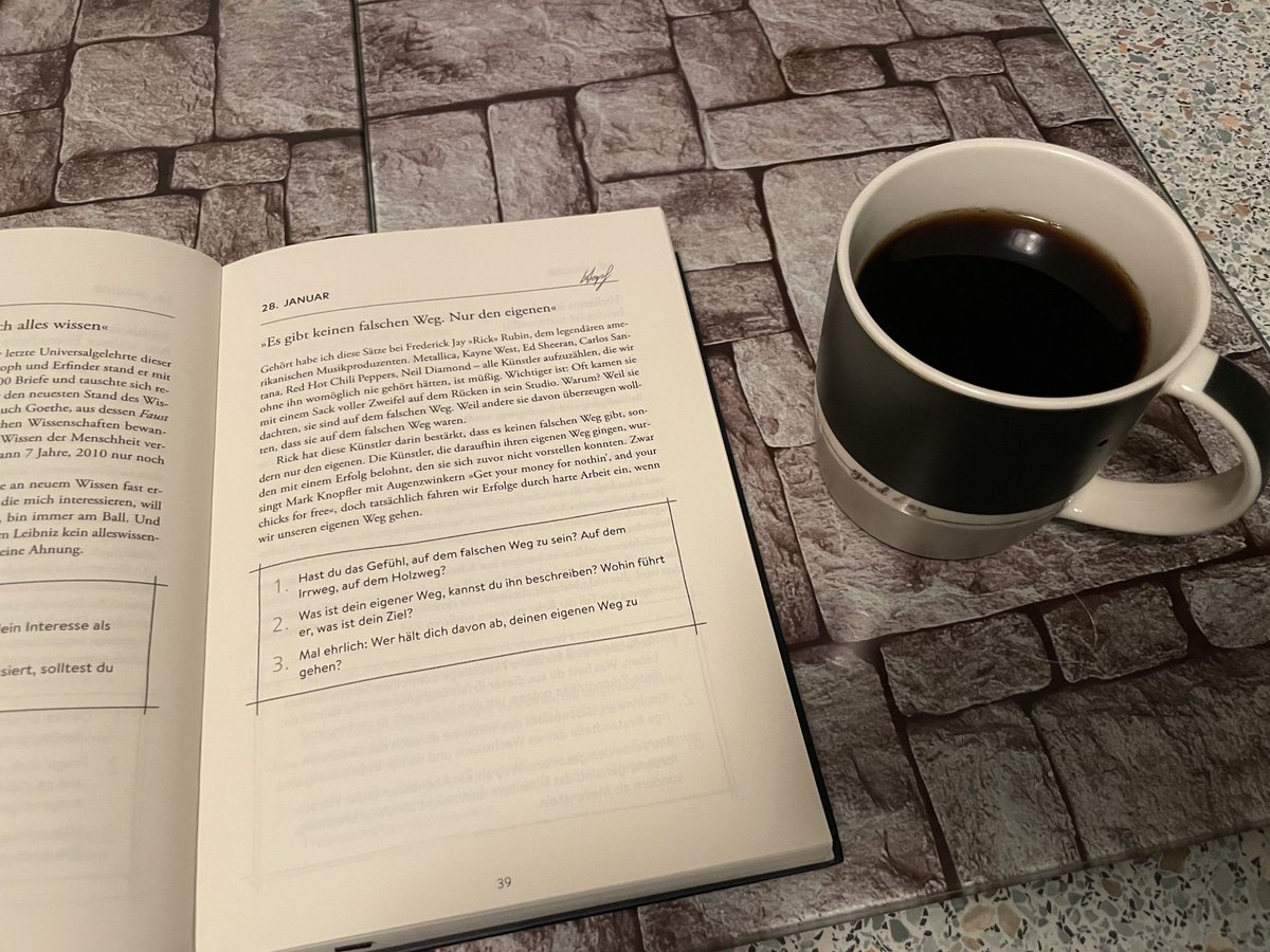 360gradworld's tweet photo. Coole Idee mit eurem Buch… 🙋‍♂️😎 Eine inspirierende Frühstückslektüre… #hoss #hossundhopf #Spiegel https://t.co/qFNBMfXdVo