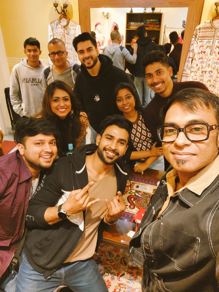 Reshmi_Bagchi's tweet image. The team!! @shunyaa is ready wid it's new collection.
Hoping the best!!!