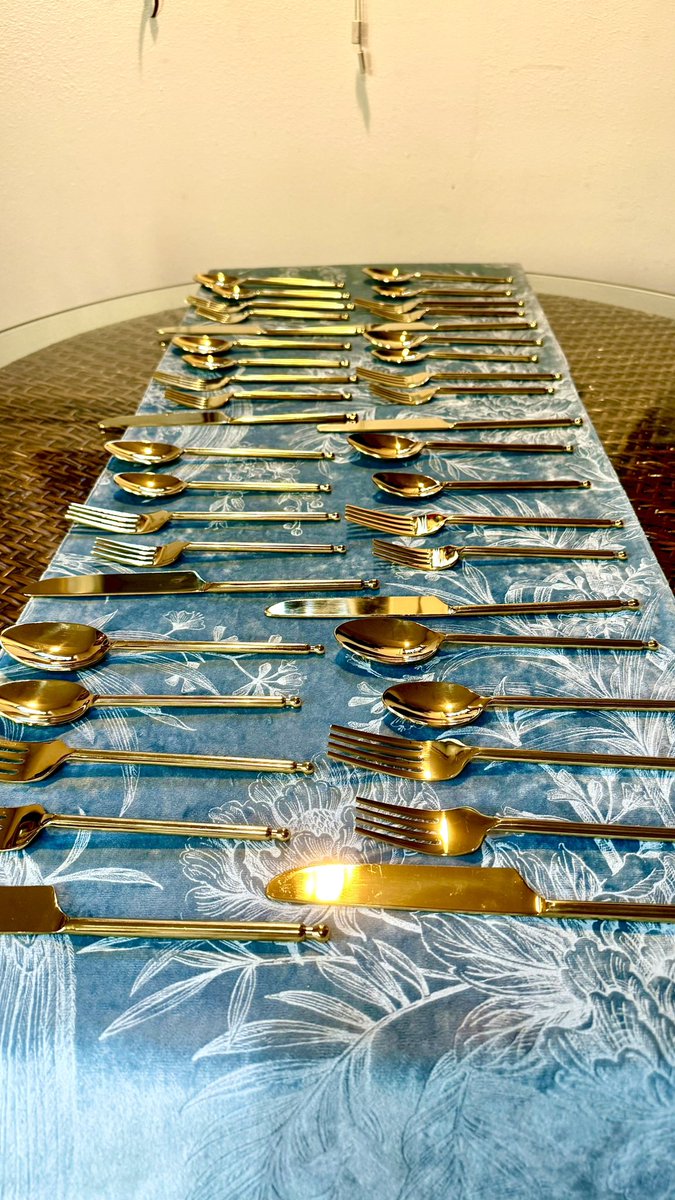 HutchinsonManor's tweet image. At HUTCHINSON MANOR, for a Christmas gift, we picked out Gold Silverware from Homegoods. It’s dishwasher safe, and gorgeous looking. Giving HUTCHINSON MANOR the right glam look for 2025. #fyp #foryou #chrishutchinson #chrismh91 #hutchinsonmanor #2025 #homegoods @HomeGoods