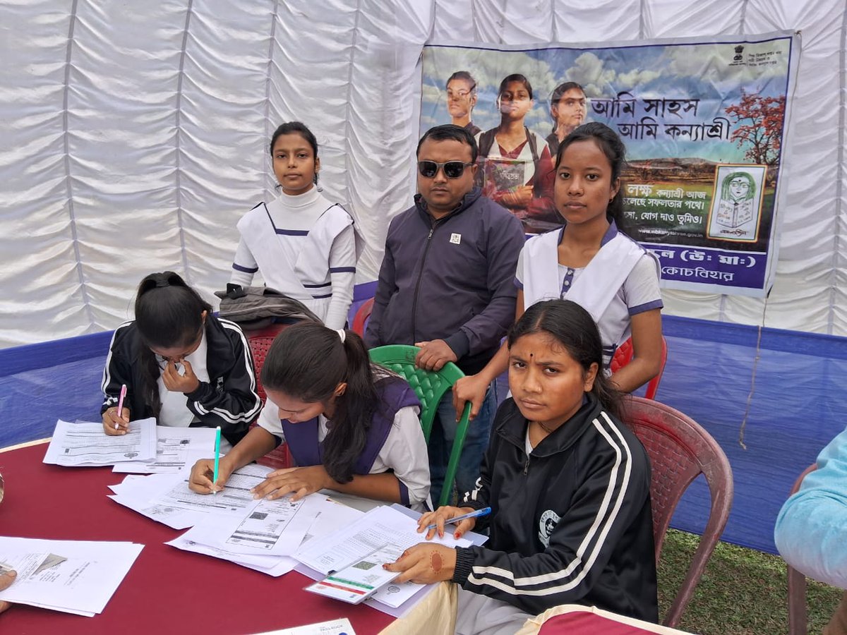 Kanyasree girls helping in filling up of various forms of the beneficiaries at Panisala GP &amp; Jiranpur GP,Cooch Behar-I Dev. Block #Duare_Sarkar_Phase_IX <a href="/DMCoochbehar/">DM CoochBehar</a> <a href="/DCoochbeha53730/">DICO Coochbehar</a>