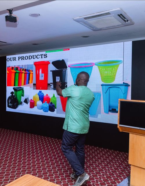 joelincoln5's tweet photo. Make the environment greener with UPPR’s recycled products!
#UPPR
@upprghana
#JospongHeroJourney #ZoomlionInterventions
2Face Annie Ezra DateRush Kofi Buah Media General Afcon Mexico Boarder https://t.co/P9Imh93RxW