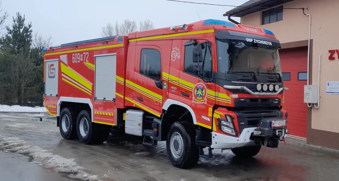 teambestioles's tweet photo. #MardiBestiole
Le carrossier #BOcar vient de livrer ce châssis 6X6 🚒 @VolvoTrucksFR FMX460 à nos collègues volontaires de Zychorzyn 🇵🇱
9 000 l. d'💧
900 l. d'☁️
Pompe 6200 l/mn + HP
Canon eau/mousse DWP 32
Mât d' 🔦
Treuil🪝 10 t.
Il remplace un magnifique 🚒 @TatraTrucks 815 https://t.co/Ly65klVFqk