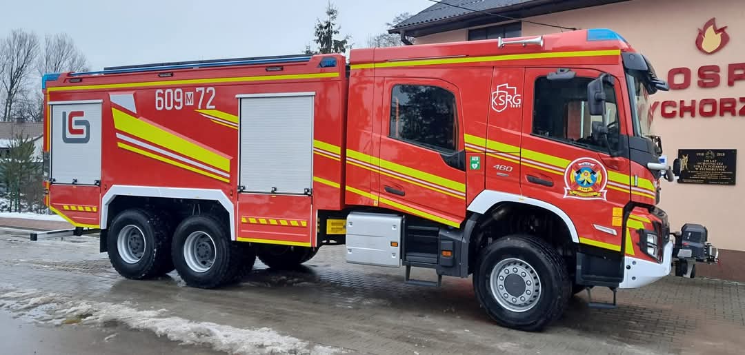 teambestioles's tweet photo. #MardiBestiole
Le carrossier #BOcar vient de livrer ce châssis 6X6 🚒 @VolvoTrucksFR FMX460 à nos collègues volontaires de Zychorzyn 🇵🇱
9 000 l. d'💧
900 l. d'☁️
Pompe 6200 l/mn + HP
Canon eau/mousse DWP 32
Mât d' 🔦
Treuil🪝 10 t.
Il remplace un magnifique 🚒 @TatraTrucks 815 https://t.co/Ly65klVFqk