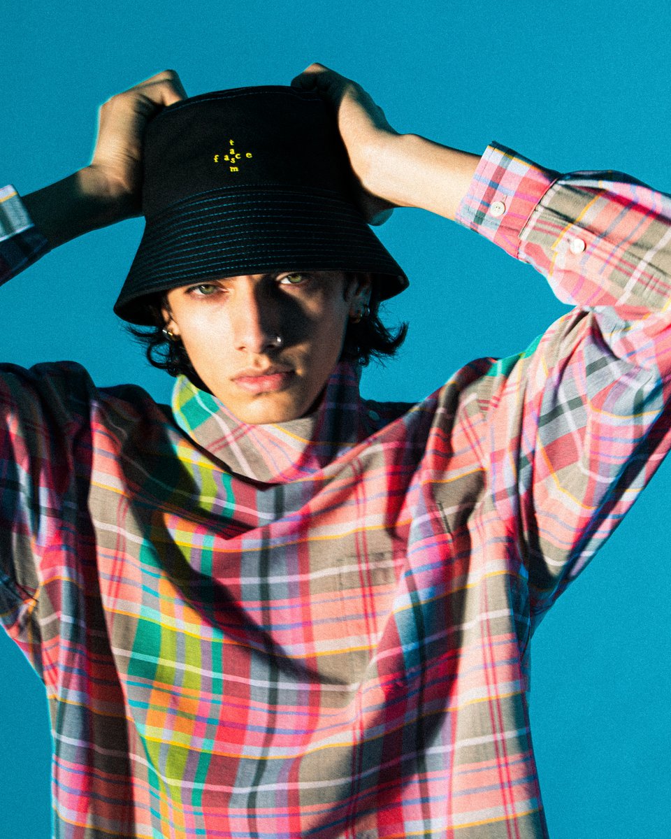FACETASM's tweet photo. 2025 SPRING / SUMMER COLLECTION " RADIANCE "
FACETASM × New Era®︎

FACETASM × のコラボレーションアイテムを2月1日（土）より発売いたします。

FACETASM aoyama
FACETASM shinsaibashi
FACETASM e-store 
https://t.co/HupV2WsieY
※11時販売開始となります
※日本国内のみでの販売となります https://t.co/fFK7F40wXS