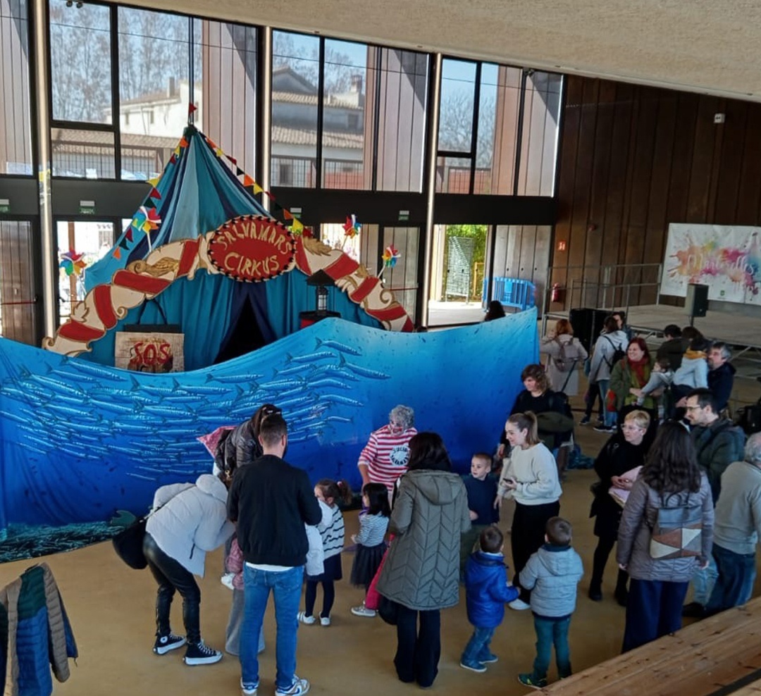 📸 Imatges de ⚓ "Salvamars cirkus" de la 🎭 cia. @empordamar que diumenge va omplir La Vinya de #Martorelles 

#Teatre #Circ #TeatreFamiliar