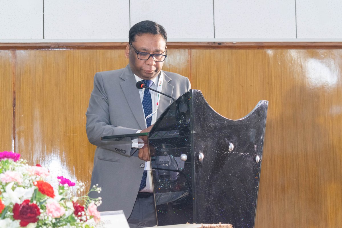 SocialFriendly_'s tweet photo. Mr. T.K. Mathuriya, ED Basin Manager of @ONGC_ Jorhat, brought to light some of the pressing challenges faced by the industry in his address. Speaking with candor, he detailed the obstacles that hinder exploration and development, particularly in resource-rich areas of the NE. https://t.co/HtUz0zl7Wk