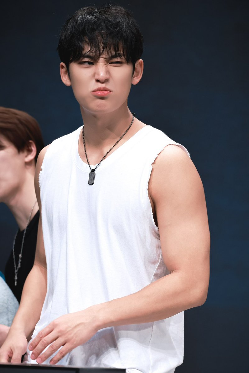 청소하다가 민규시 놓침 히히 쁠 4 !