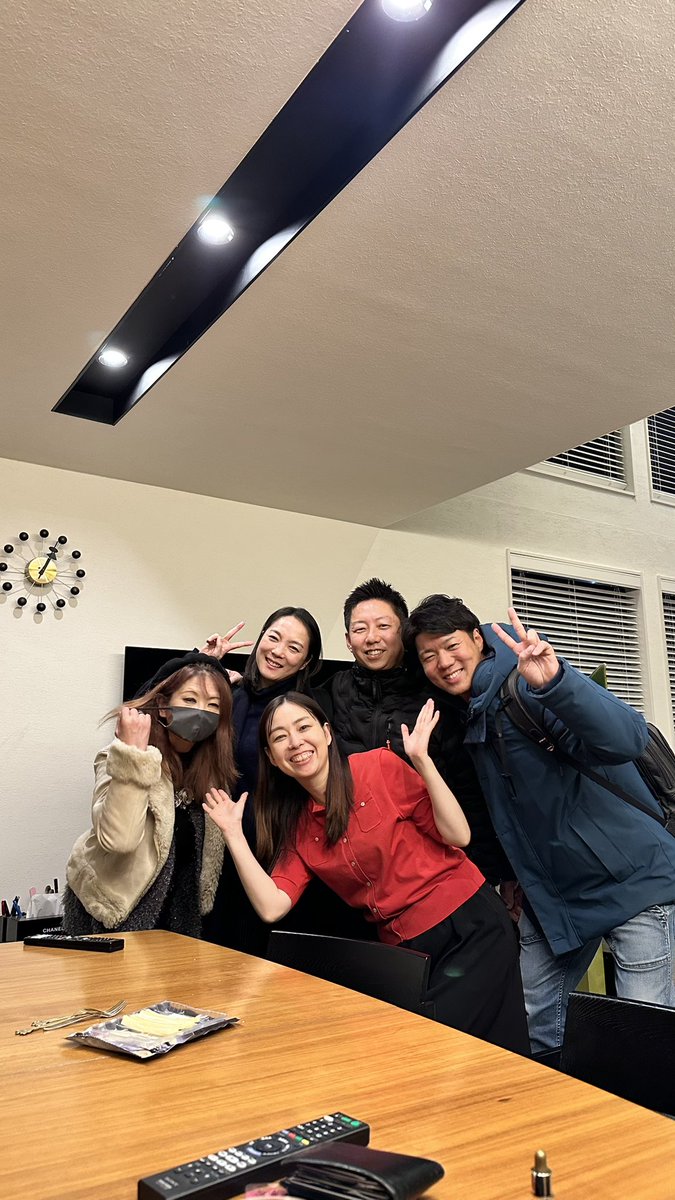 The_mochida's tweet photo. 【本の読み方を教えてくれる本】
丸ごと完コピ仕事��の著者あつみさんにサインいただきました！

自分が買った本に著者からサインしてもらうの、地味に初体験でした。

めちゃ読みます！！！ https://t.co/52ORnw7Zzx