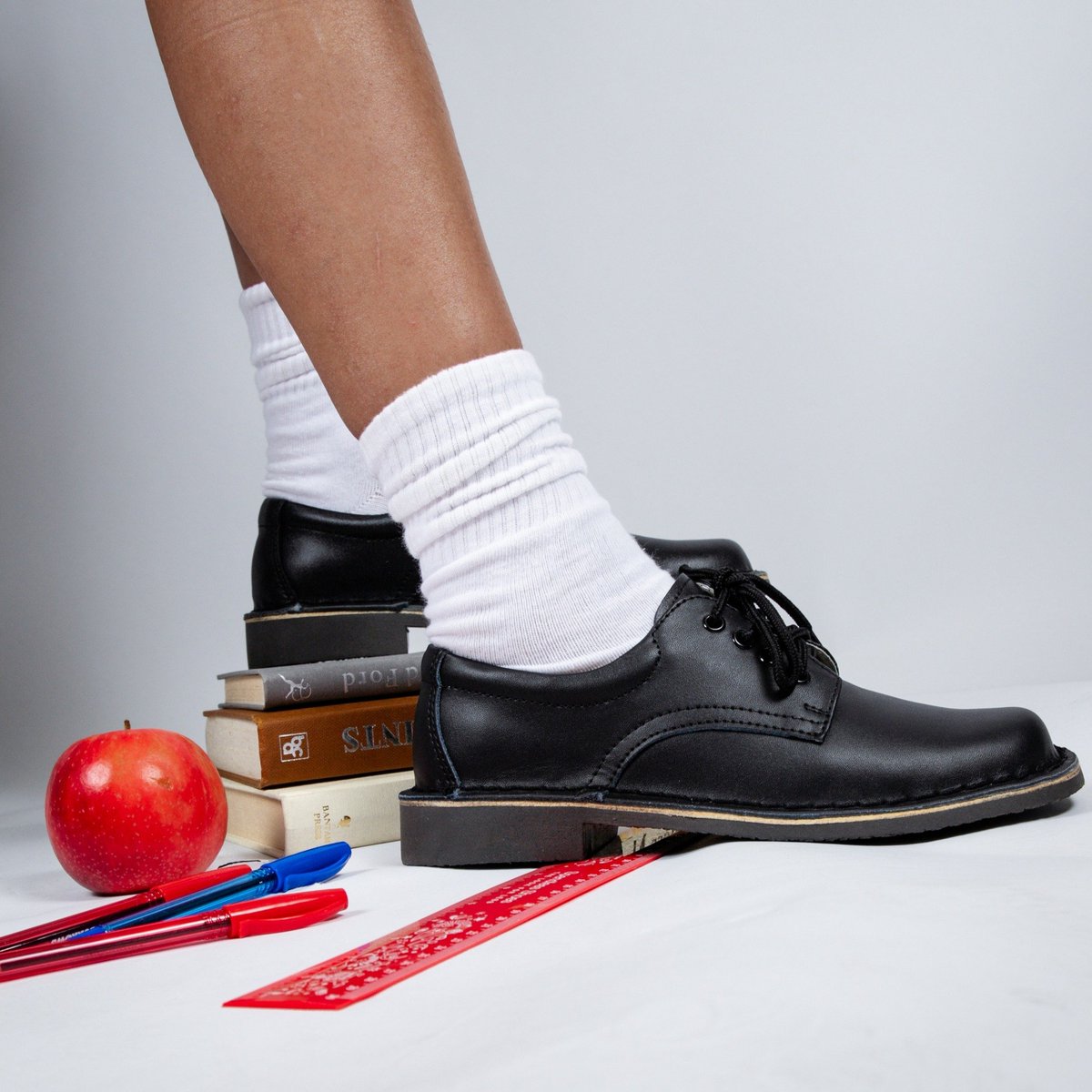 spendlessshoes's tweet photo. Forgot your first day essentials? Don't worry, we didn't! Shop Back to School styles instore and online now! 📚🍎 | #ItFeelsGoodToSpendless https://t.co/TMpRf8iqxH
