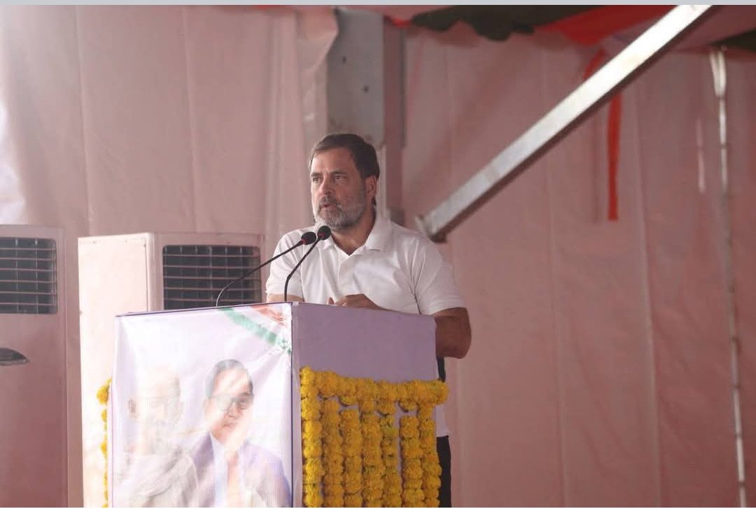 kkchourase's tweet photo. डाक्टर अम्बेडकर नगर महू में राष्ट्रीय अध्यक्ष श्री मल्लिकार्जुन खड़गे जी, आदरणीय श्री राहुल गांधी जी श्री कमलनाथ जी, श्री जीत्तू पटवारी जी, श्री उमाशंकर शिंगार जी श्री सुनील उईके जी विधायक जुन्नारदेव छिंदवाड़ा मध्यप्रदेश।
जय बापू,जय-भीम,जय-संविधान महारैली में शामिल हुए।
जय-भीम 🙏 https://t.co/ScWZvzHmgS