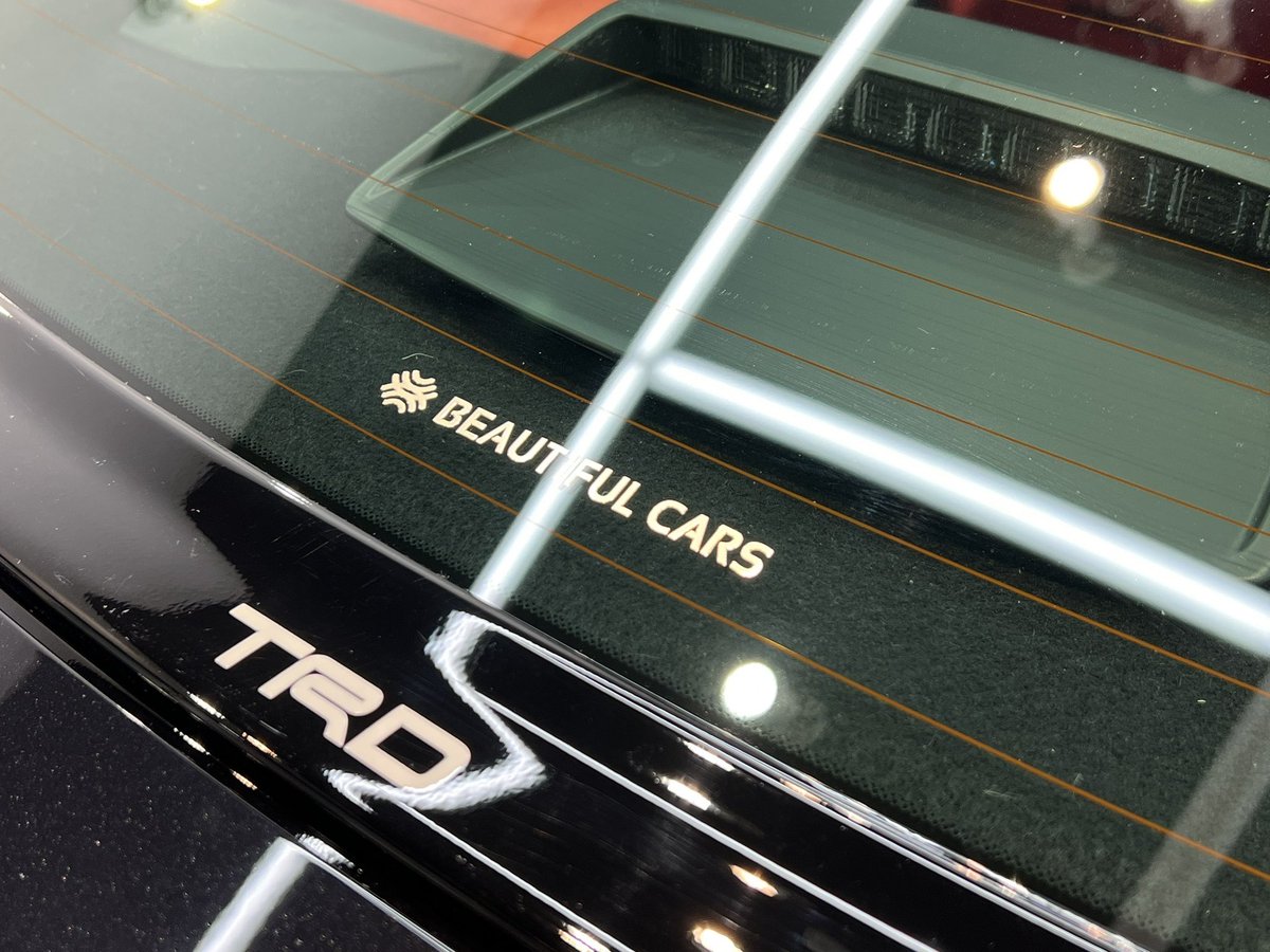 Murakami_BC's tweet photo. ビューティフルカーズでは、土屋圭市さんの愛車「クロハチ」の美観メンテナンスをさせていただいています。

「こんなに綺麗にしても走れば傷付くだろう？」と思われる方が多いかもしれませんが、
サーキットを走っても傷は付かず、美しさを保つことができます。土屋さんもそれを見て、「ビューティフルカーズは本物だ」と仰って応援してくださっています。

サーキットを走っても傷付かないのですが、汚れたままの状態でタオルで拭くと、簡単に傷が付いてしまいます。それが細かな傷の正体なのです。

本日もTRDの方が、「この車は、こんなにメタリックがキラキラしてたっけ？」と驚かれていました？

この事実を早く自動車業界の多くの方に知っていただき、多くの皆様が、安心してプロに車の整備をお願いできて、「美しいクルマと共に暮らす。」感動ある毎日を送ることが当たり前になるように、ビューティフルカーズは努力を続けていきます。
#ビューティフルカーズ 
#土屋圭市