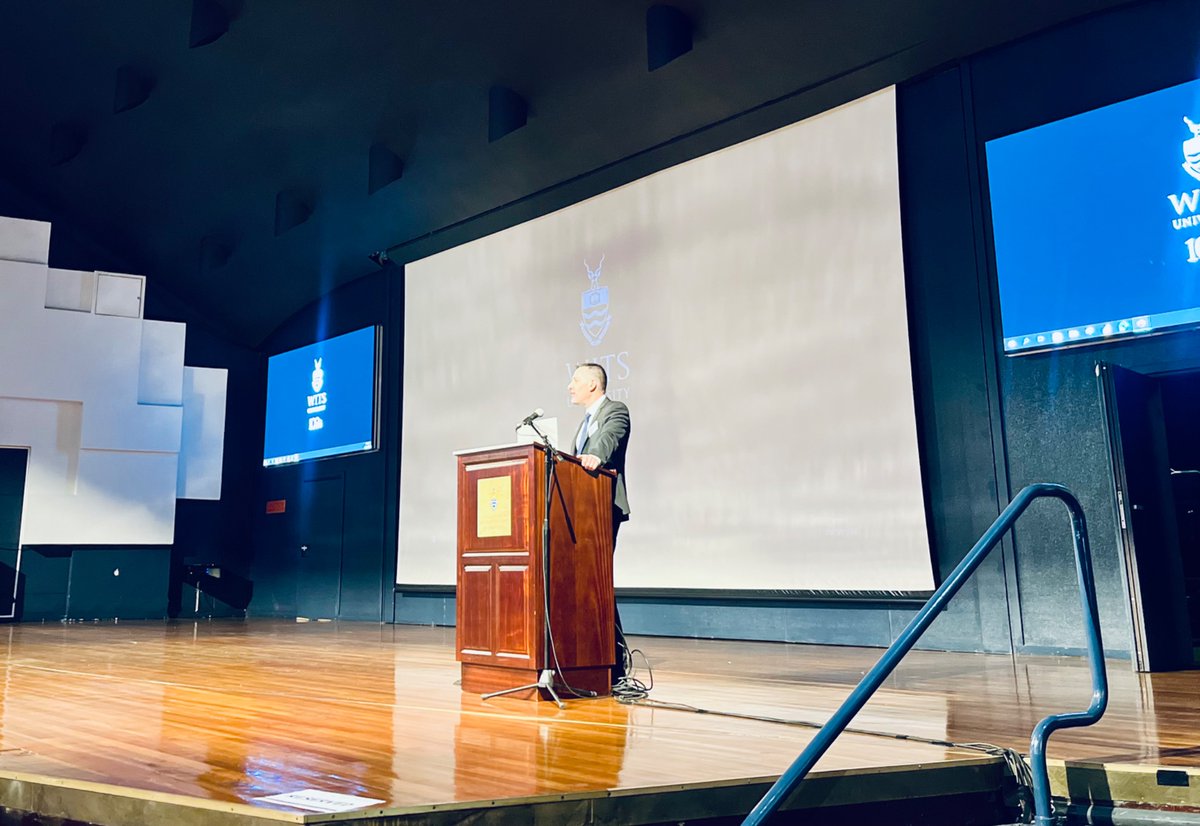 WitsCLM's tweet image. #WitsWelcomeDay2025 | CLM Dean, Prof Jason Cohen welcomes first-year CLM students 🎉🏛️

#GatewayToSuccess #WitsForGood