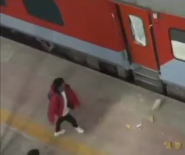 SHOCKING NEWS 🚨 Miscreants threw stones at the Mahakumbh Special Train near Jhansi, which was carrying Hindu devotees. 😱

Train was going to Prayagraj.

Attackers threw stones at the train and shattered its windows as the passengers scream in fear.

The incident happened at
