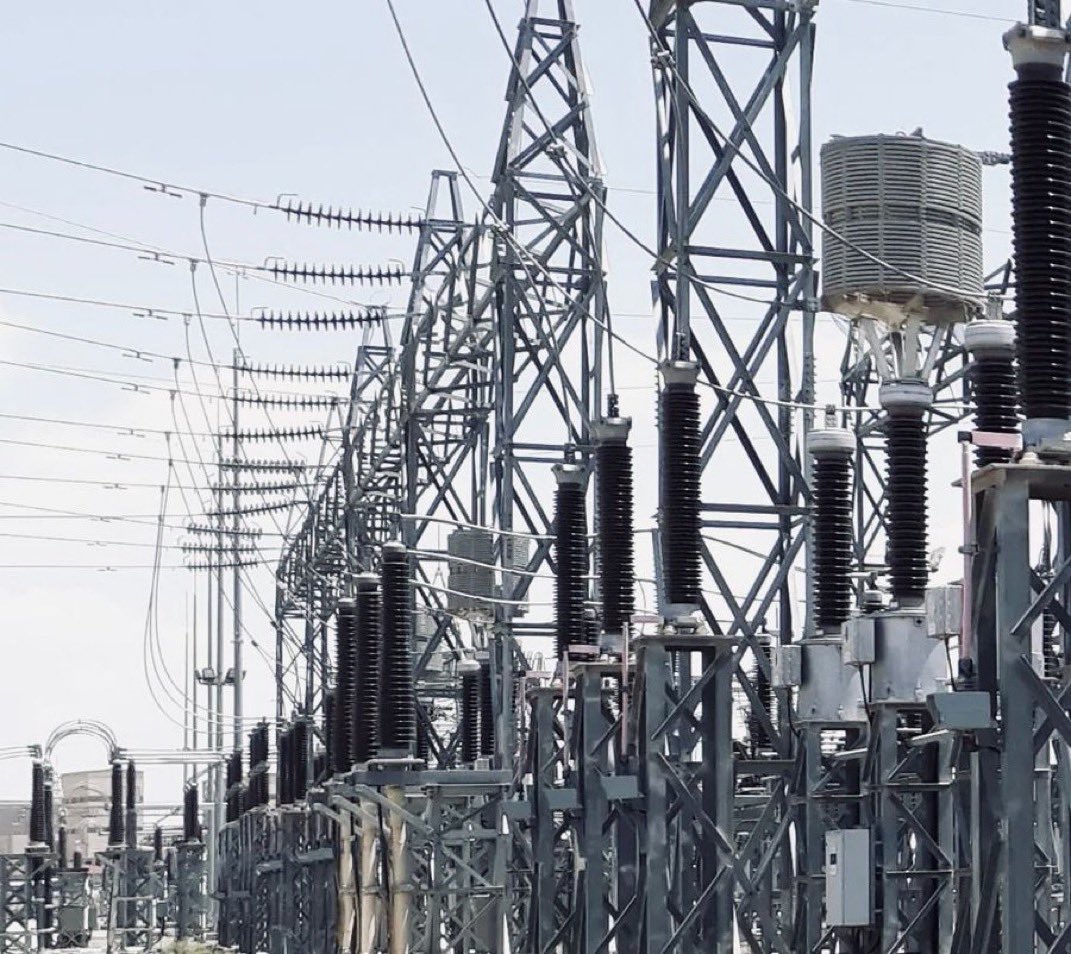 #مشاريع_السعودية 

شركة نسما للبنية التحتية والتقنية توقع عقدًا مع الشركة السعودية للكهرباء لإنشاء محطة بيشة المركزية لتوليد الطاقة الشمسية بجهد 132/380 كيلو فولت، بقيمة إجمالية تفوق 645 مليون ريال، ومن المقرر الانتهاء من المشروع خلال 23 شهرًا

#يحدث_في_بيشة