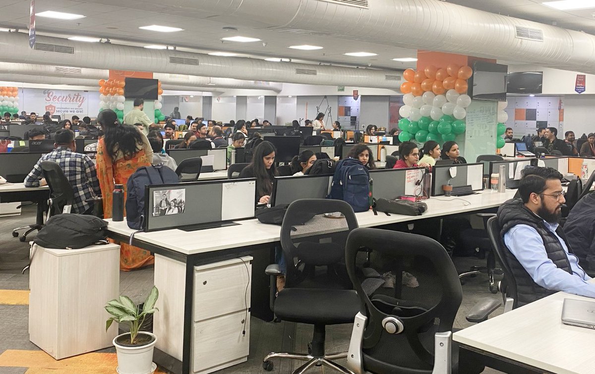 DataFlowGroup's tweet image. 🇮🇳 DataFlow's Noida office celebrated India's 76th Republic Day with amazing energy! 🎉 From dressing in national colors to a fun history and culture quiz, it was a fantastic display of our team's diversity and spirit.
#IndiaRepublicDay #DataFlow #Diversity