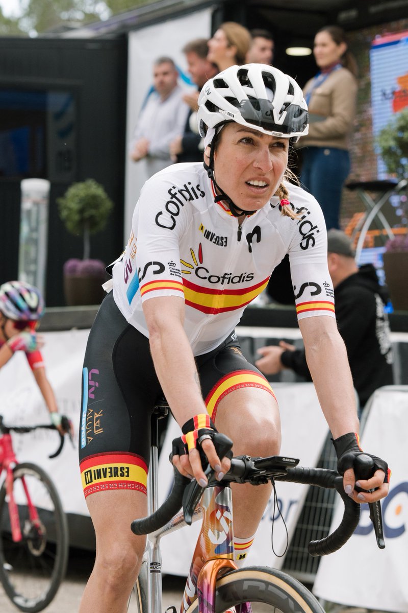 ¡Orgullo de equipo!🫶

✅La comunión de todos los integrantes del #TeamESPciclismo🇪🇦
✅El trabajo de una excelente rodadora como Alicia González para tratar de devolver a Mavi García al grupo principal.
✅El saber estar de Mireia Benito, jugando su baza y volviendo a arropar a
