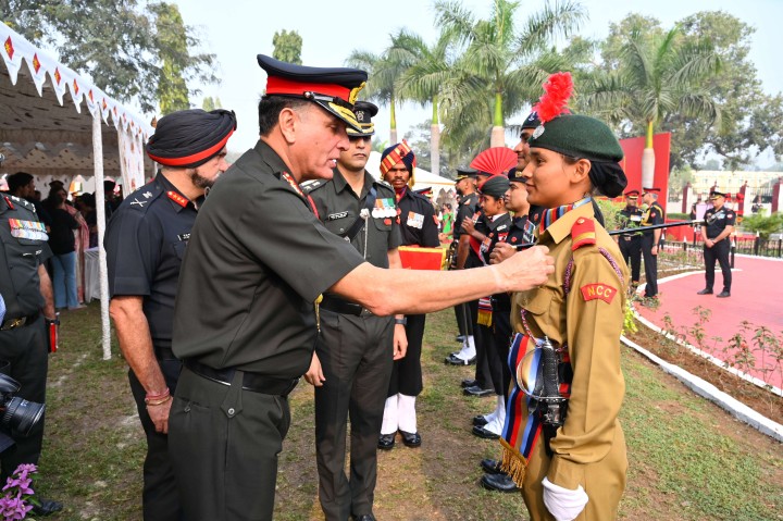JAI HIND CADET FROM 36 MAH BN NCC PUNE GOT COMMAND COMMENDATION.
SUO NAINA  RAWAT HAS BEEN  FELICITATED WITH COMMAND COMMADATION GENERAL OFFICER COMMANDING IN CHIEF SOUTHERN COMMAND  BY LIEUTENANT GENERAL DHIRAJ SETH. SHE IS THE FIRST NCC CADET WHO HAS COMMAND COMMENDATION.
