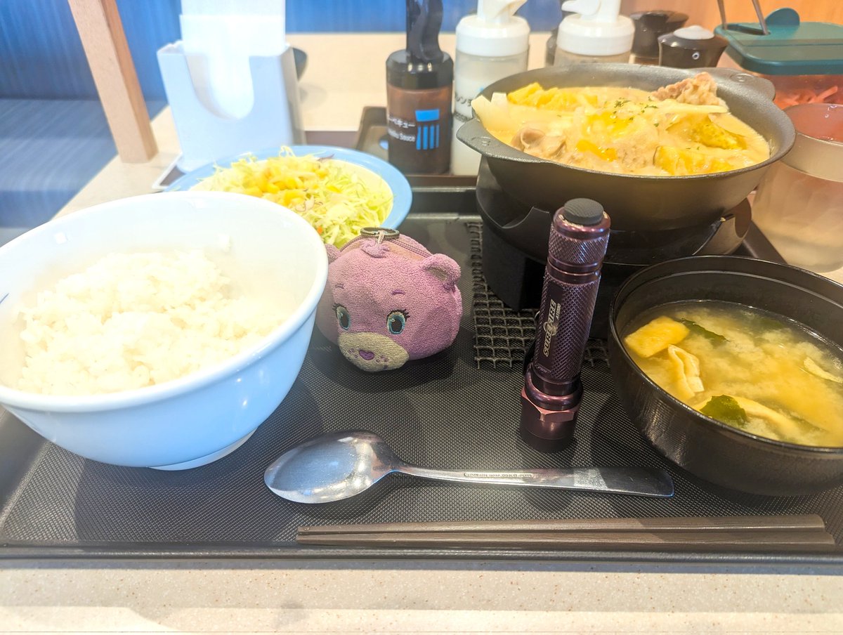 hg4eHPzmvVIEmWD's tweet photo. シュクメルリ鍋定食🇬🇪✨🍲(´-(ェ)-`;)♥️🦸
#メシアンドライト #SUREFIRE #E2W #WineLight #シュアファイア #松屋 https://t.co/bhfJshdqxb