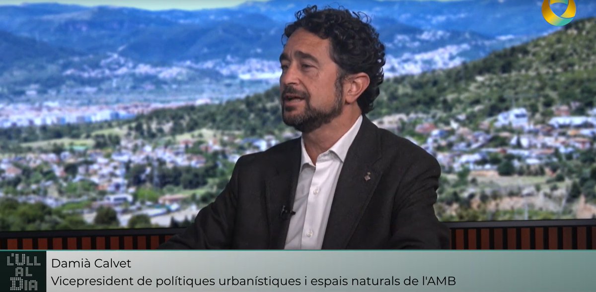 pdumetropolita's tweet photo. @Damiacalvet explica a @etvllobregat el #PMAF i la relació entre la gestió activa dels boscos metropolitans i les propostes que fa el futur #PDUM de l’#AMB en relació als serveis ecosistèmics, la infraestructura verda i la matriu biofísica del territori 
📺https://t.co/0byXleCdN1 https://t.co/jDrq4OQjlx