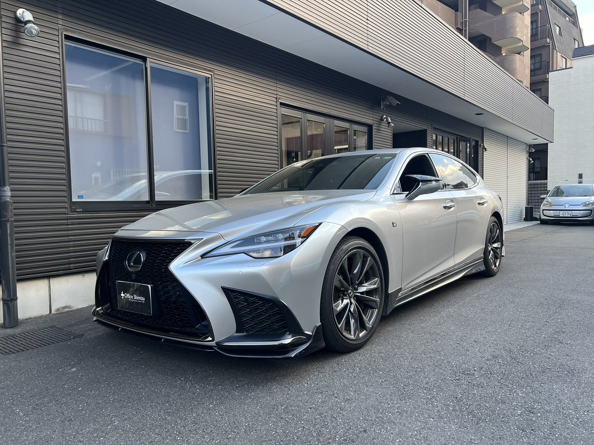 OfficeShimizu's tweet photo. 福祉車両改造完成

LEXUS LS500 F-Sports 

レクサス市川様からのご依頼により、
スウェーデン🇸🇪
BraunAbility Europe製のTurnout
にて助手席を回転シートに
改造致しました。

シートの高さは地面から56cm

#オフィス清水
#レクサス市川
#LEXUSLS500 https://t.co/9TCcAGN9XN