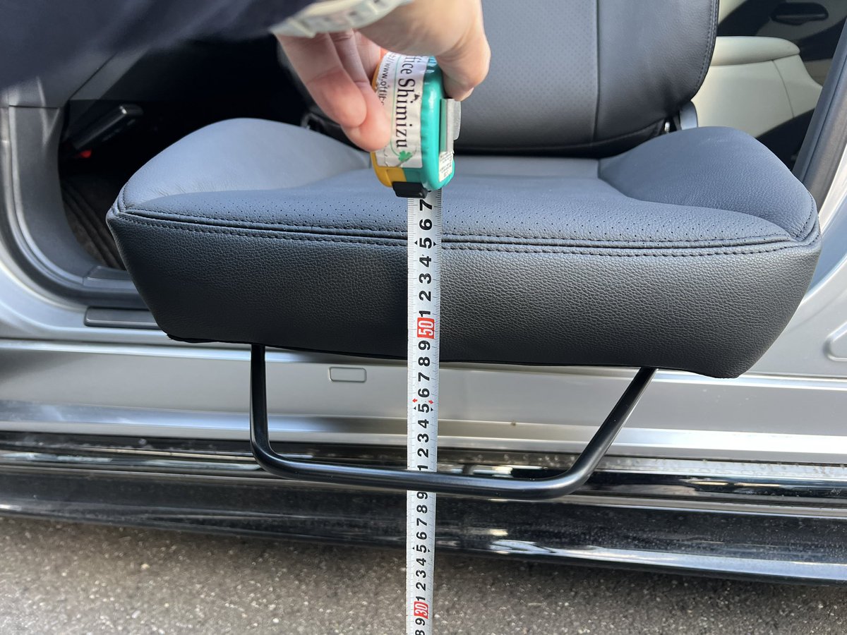 OfficeShimizu's tweet photo. 福祉車両改造完成

LEXUS LS500 F-Sports 

レクサス市川様からのご依頼により、
スウェーデン🇸🇪
BraunAbility Europe製のTurnout
にて助手席を回転シートに
改造致しました。

シートの高さは地面から56cm

#オフィス清水
#レクサス市川
#LEXUSLS500 https://t.co/9TCcAGN9XN