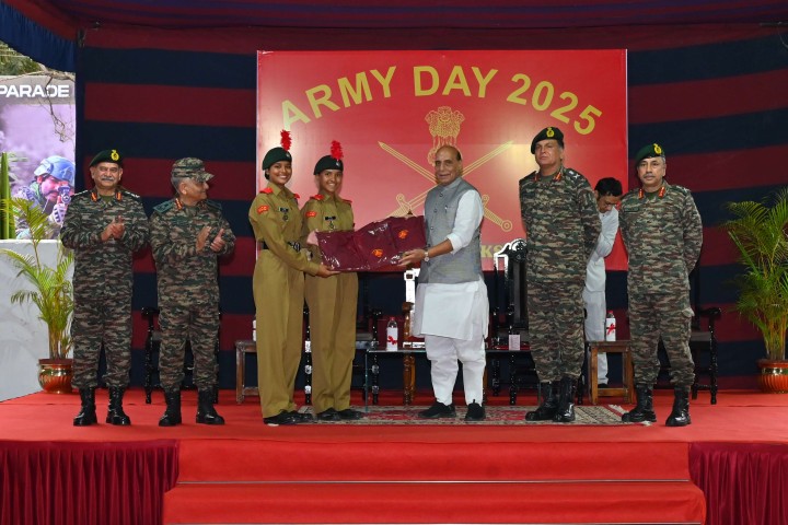 SUO NAINA MAHIPAL RAWAT FROM 36 MAH BN NCC PUNE , GOT FELICITATED BY DEFENCE MINISTER RAJNATH SINGH.(DURING ARMY DAY PARADE 2025).